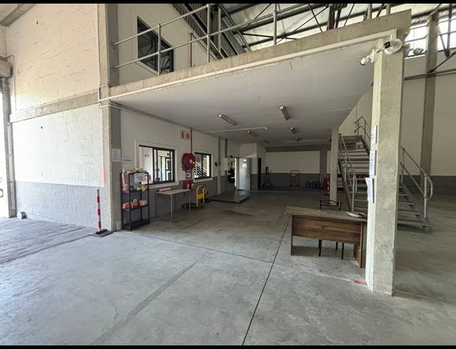 404M² WAREHOUSE TO LET IN AIRPORT INDUSTRIA